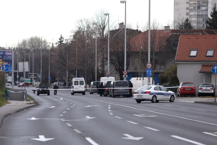 DUGE CIJEVI NA BRANIMIROVOJ: Muškarac zatočen u kući prijeti samoubojstvom
