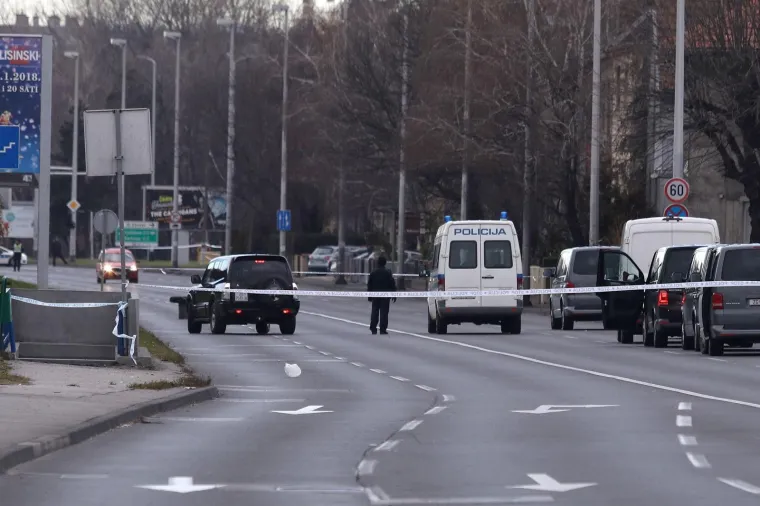 DUGE CIJEVI NA BRANIMIROVOJ: Mu&scaron;karac zatočen u kući prijeti samoubojstvom