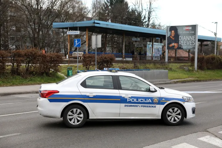 DUGE CIJEVI NA BRANIMIROVOJ: Mu&scaron;karac zatočen u kući prijeti samoubojstvom