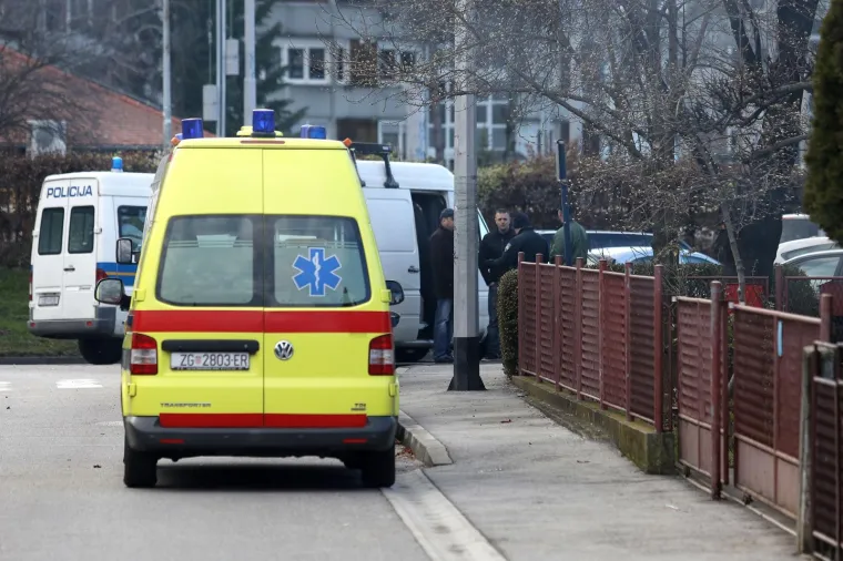 DUGE CIJEVI NA BRANIMIROVOJ: Mu&scaron;karac zatočen u kući prijeti samoubojstvom