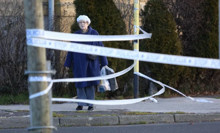 DUGE CIJEVI NA BRANIMIROVOJ: Mu&scaron;karac zatočen u kući prijeti samoubojstvom