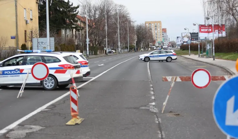 DUGE CIJEVI NA BRANIMIROVOJ: Mu&scaron;karac zatočen u kući prijeti samoubojstvom