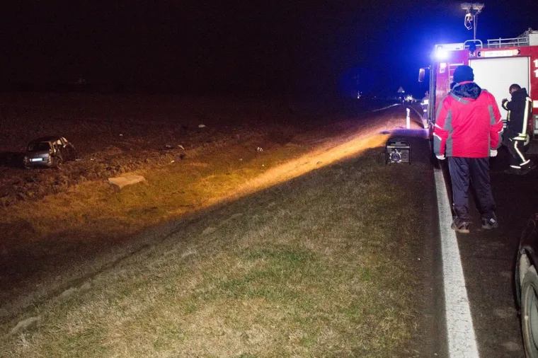 U prometnoj nesreći koja se u nedjelju popodne dogodila kod baranjskog mjesta Švajcarnica smrtno je stradao 48-godišnji vozač, izvijestila je osječko-baranjska Policijska uprava. Nesreća se dogodila nešto poslije 16,30 sati, na ulazu u Švajcarnicu, kada je osobni automobil iz zasad neutvrđenih razloga sletio s kolnika, a u nesreći je poginuo  48-godišnji vozač, koji je bio sam u vozilu. Očevid je završen, a naložena je obdukcija tijela poginulog vozača, ističu u policiji.