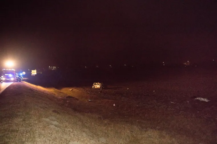 TRAGEDIJA KOD BELOG MANASTIRA: Automobilom sletio u kanal i poginuo, Renault je smrskan