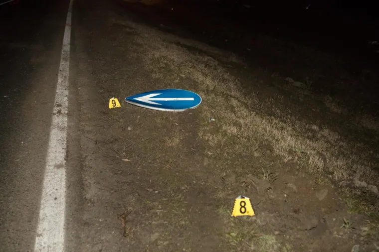TRAGEDIJA KOD BELOG MANASTIRA: Automobilom sletio u kanal i poginuo, Renault je smrskan