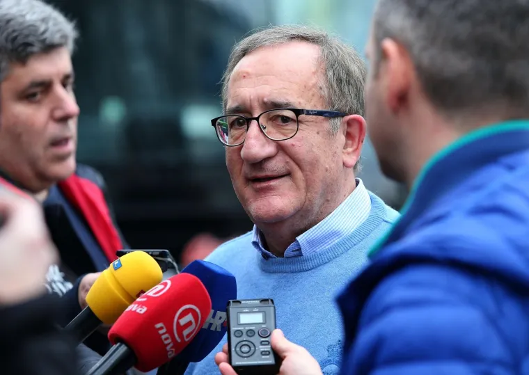 Okupila se rukometna reprezentacija i oti&scaron;la na zavr&scaron;ni dio priprema pred Europsko prvenstvo. Jedinu pripremnu utakmicu igraju ovaj petak, 5. siječnja od 20.30 sati. Tjedan dana kasnije otvaraju prvenstvo protiv Srbije.