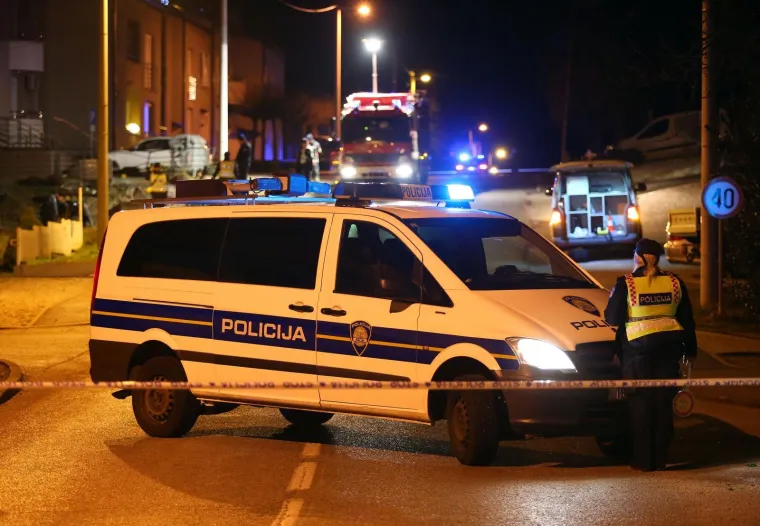 U prometnoj nesreći koja se noćas dogodila Lugu Samoborskom nedaleko Samobora smrtno su stradale dvije osobe. Do tragedije  je do&scaron;lo nakon &scaron;to je osobni automobil zbog jo&scaron; neutvrđenih razloga izletio s ceste.