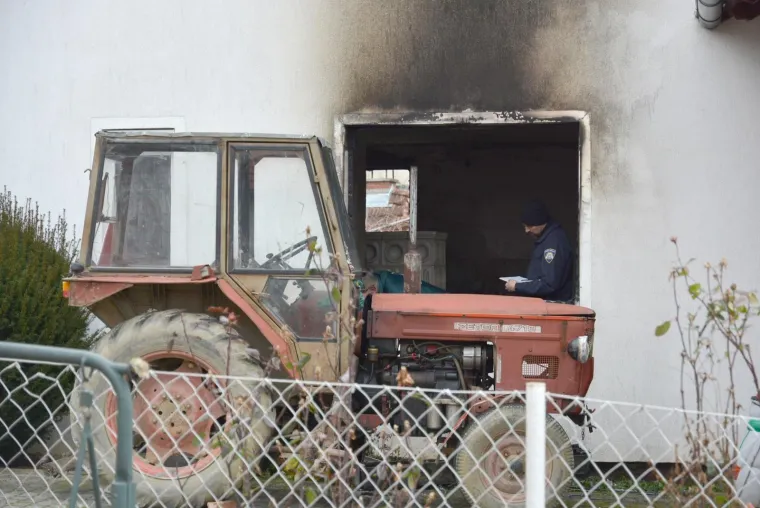 Tijekom noći na adresi Velike Sredice 83 buknuo je požar u obiteljskoj kući. Tijekom ga&scaron;enja u kući je pronađeno žensko mrtvo tijelo, a detalji će biti poznati nakon policijskog očevida koji je u tijeku