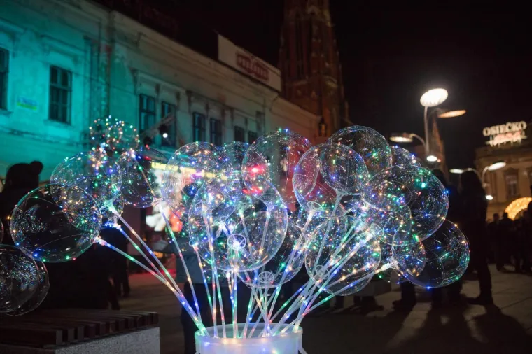 Zvonko Bogdan i grupa Detour uveli su Osječane u Novu 2018. godinu