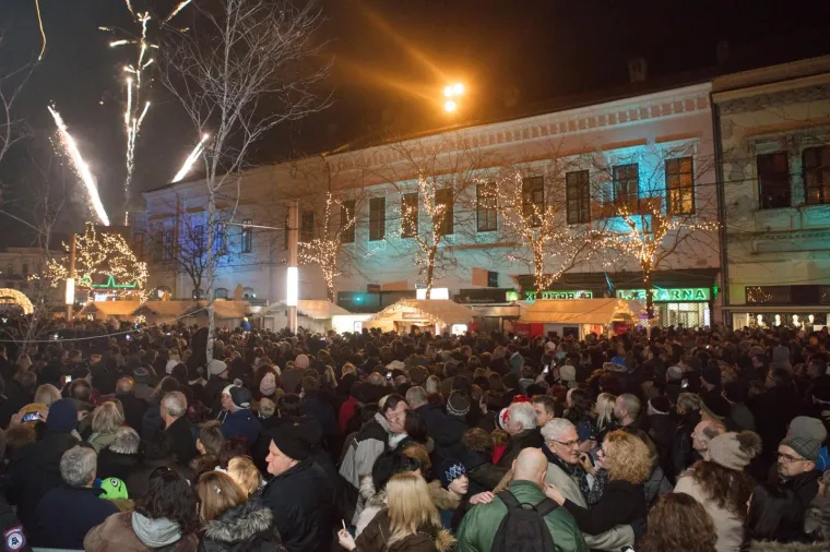 Zvonko Bogdan i grupa Detour uveli su Osječane u Novu 2018. godinu