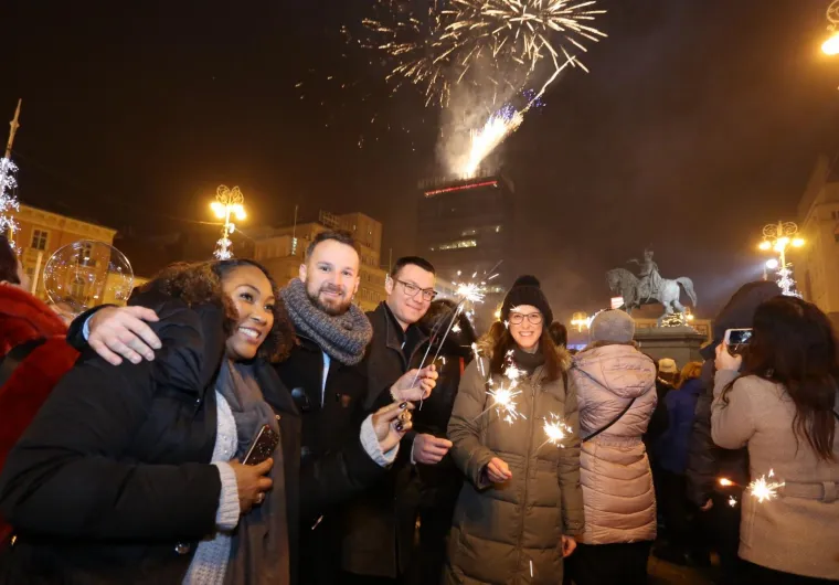 VELIKI VATROMET I KONCERT NA GLAVNOM ZAGREBAČKOM TRGU: Evo kako se dočekala 2018. godina u srcu hrvatske metropole