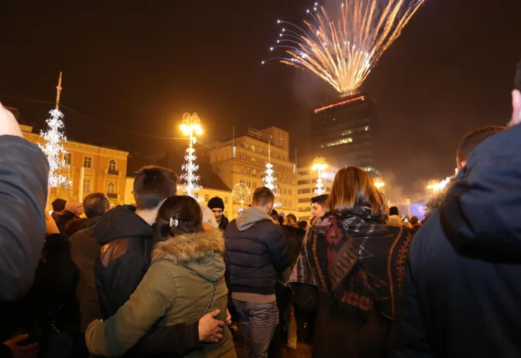 VELIKI VATROMET I KONCERT NA GLAVNOM ZAGREBAČKOM TRGU: Evo kako se dočekala 2018. godina u srcu hrvatske metropole