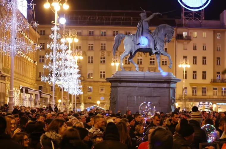 VELIKI VATROMET I KONCERT NA GLAVNOM ZAGREBAČKOM TRGU: Evo kako se dočekala 2018. godina u srcu hrvatske metropole