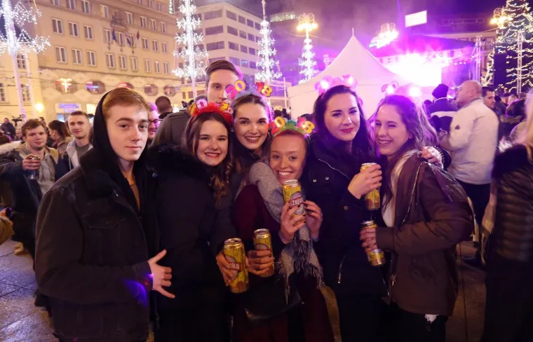 VELIKI VATROMET I KONCERT NA GLAVNOM ZAGREBAČKOM TRGU: Evo kako se dočekala 2018. godina u srcu hrvatske metropole