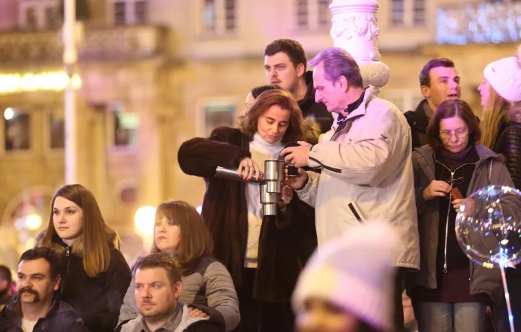 VELIKI VATROMET I KONCERT NA GLAVNOM ZAGREBAČKOM TRGU: Evo kako se dočekala 2018. godina u srcu hrvatske metropole