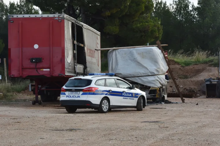 Vodice: prvog dana nove godine do&scaron;lo do požara na kamionu, policija utvrđuje okolnosti