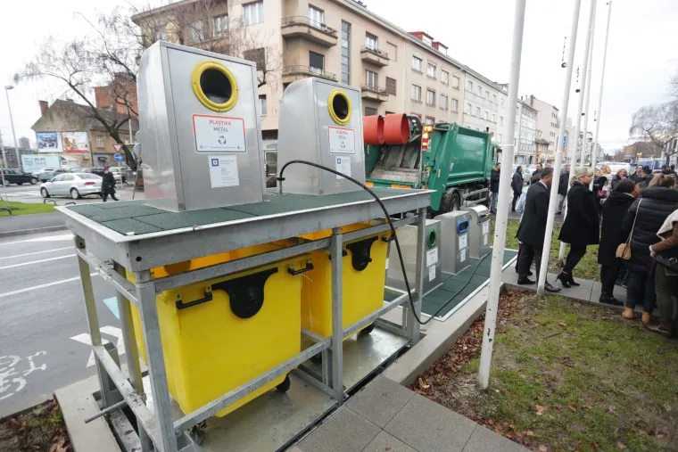 Zagreb: prezentacija podzemnih spremnika za odvojeno prikupljanje otpada u Kranjčevićevoj ulici