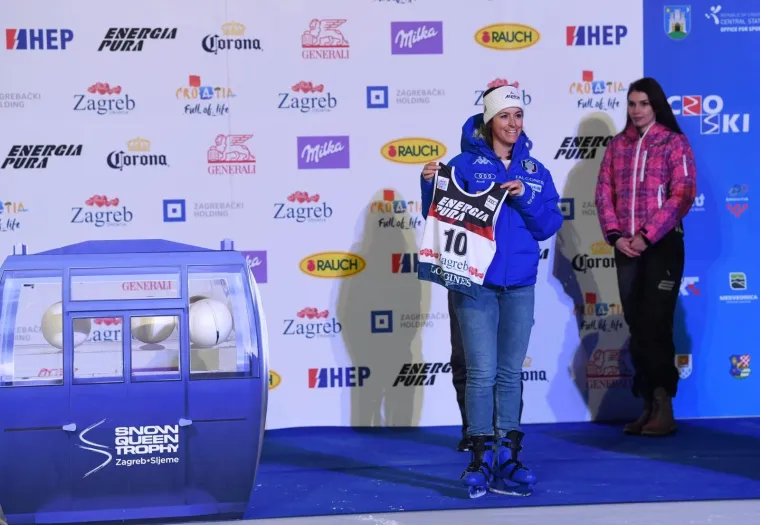 SHOW NA TOMISLAVCU: Skija&scaron;ice su morale klizati do svojih startnih brojeva