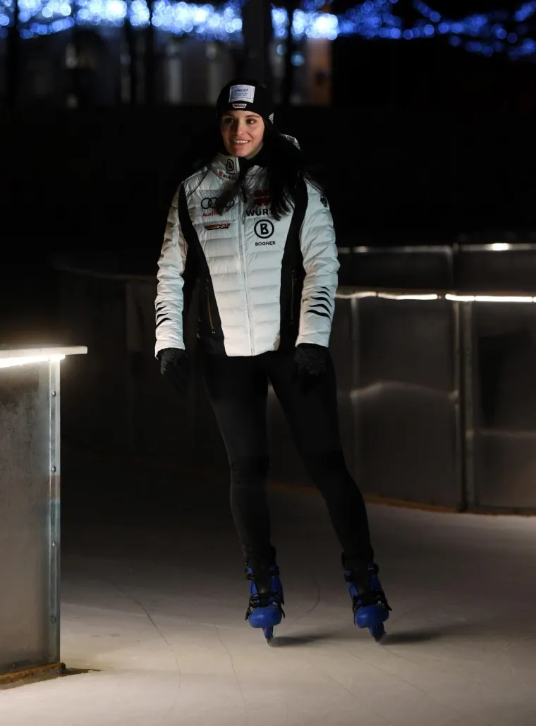 SHOW NA TOMISLAVCU: Skija&scaron;ice su morale klizati do svojih startnih brojeva