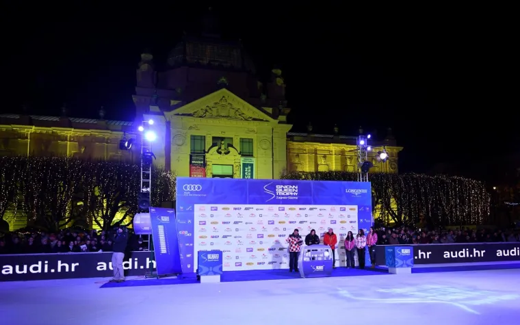 SHOW NA TOMISLAVCU: Skija&scaron;ice su morale klizati do svojih startnih brojeva