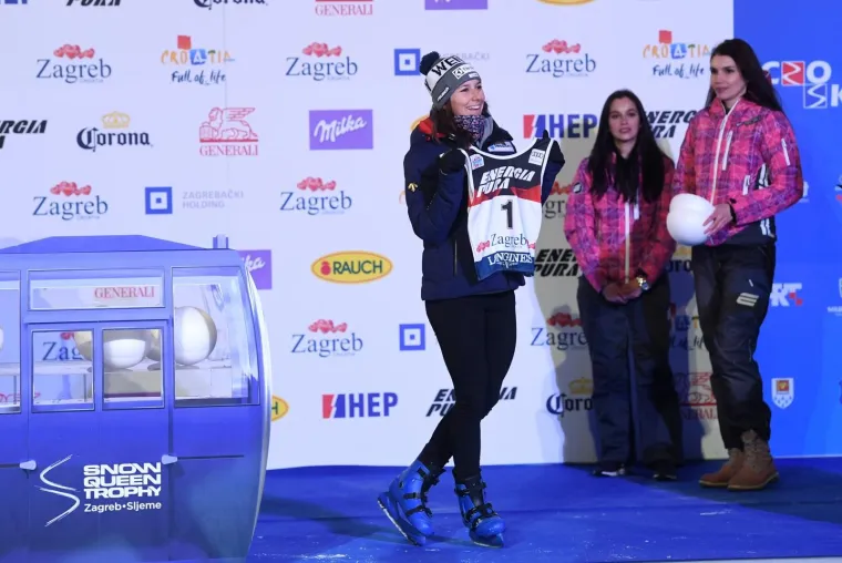 SHOW NA TOMISLAVCU: Skija&scaron;ice su morale klizati do svojih startnih brojeva