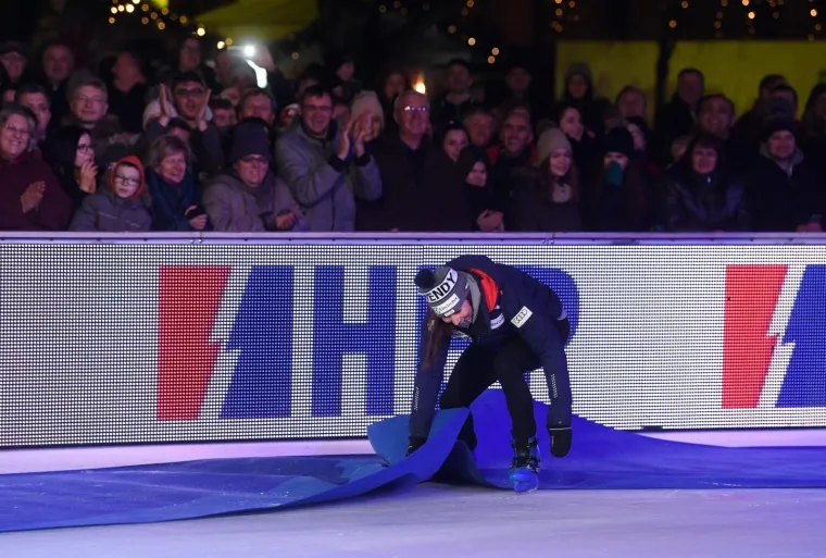 SHOW NA TOMISLAVCU: Skija&scaron;ice su morale klizati do svojih startnih brojeva