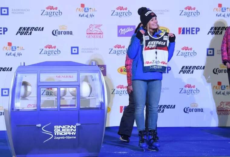 SHOW NA TOMISLAVCU: Skija&scaron;ice su morale klizati do svojih startnih brojeva