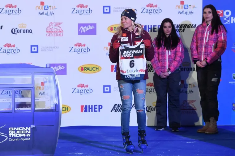 SHOW NA TOMISLAVCU: Skija&scaron;ice su morale klizati do svojih startnih brojeva