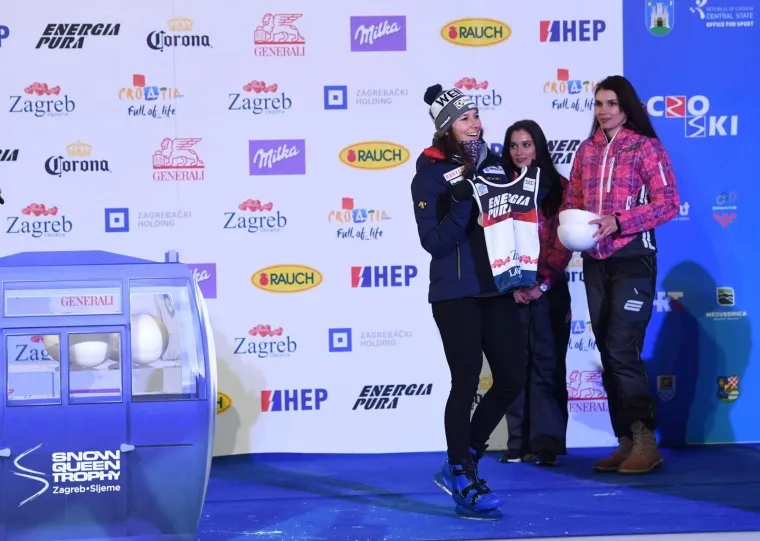 SHOW NA TOMISLAVCU: Skija&scaron;ice su morale klizati do svojih startnih brojeva