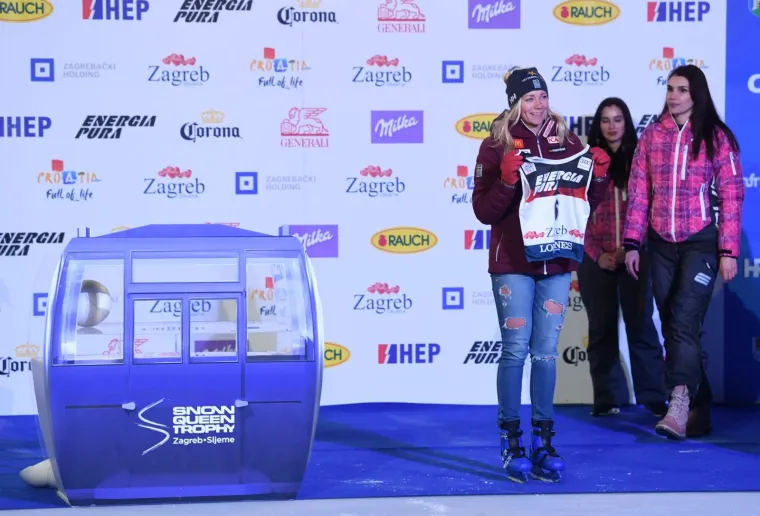 SHOW NA TOMISLAVCU: Skija&scaron;ice su morale klizati do svojih startnih brojeva