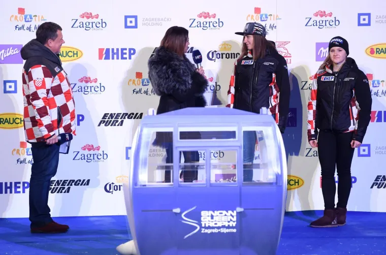 SHOW NA TOMISLAVCU: Skija&scaron;ice su morale klizati do svojih startnih brojeva