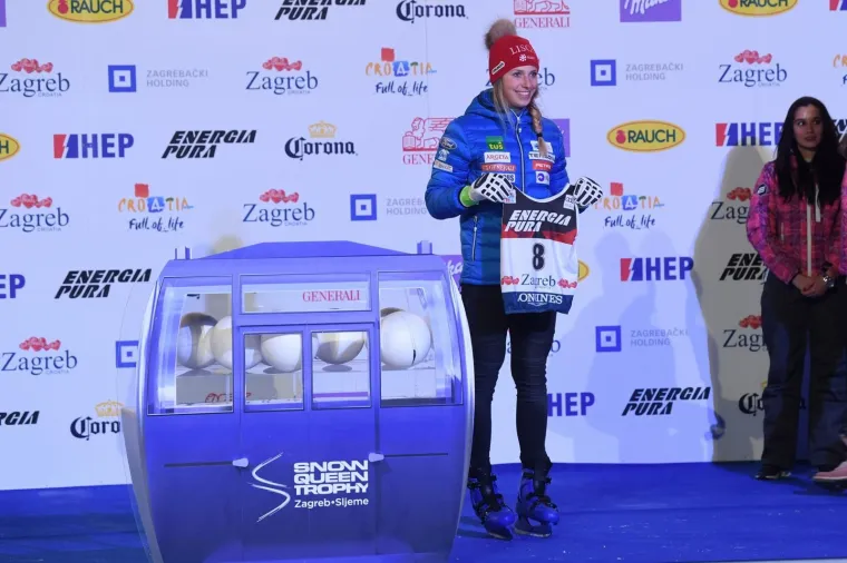 SHOW NA TOMISLAVCU: Skija&scaron;ice su morale klizati do svojih startnih brojeva