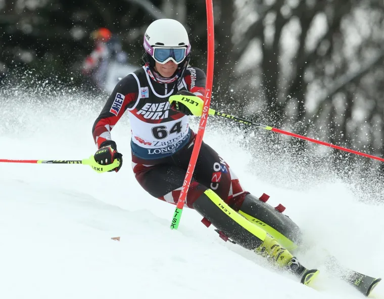 Na Snježnoj kraljici su nastupile i dvije hrvatske predstavnice, 20-godi&scaron;nja Leona Popović je sa 7.03 sekunde zaostatka za Shiffrin zauzela 47. mjesto, dok 17-godi&scaron;nja Ida &Scaron;timac u svom debiju u Svjetskom kupu nije uspjela doći do cilja.