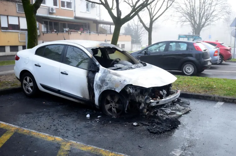 U mjesec dana drugi put izgorio automobil na Vrbanima, nema ozlijeđenih