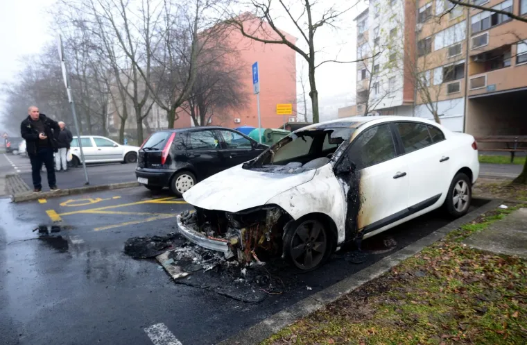 U mjesec dana drugi put izgorio automobil na Vrbanima, nema ozlijeđenih