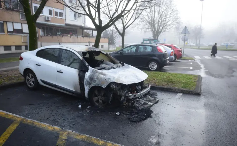 U mjesec dana drugi put izgorio automobil na Vrbanima, nema ozlijeđenih
