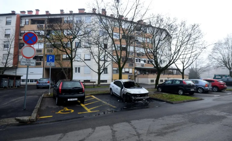 U mjesec dana drugi put izgorio automobil na Vrbanima, nema ozlijeđenih