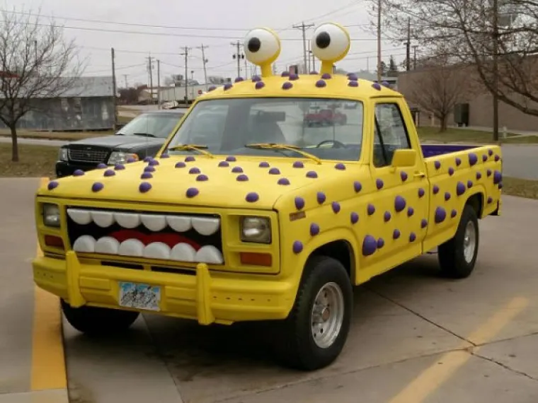 LIMENE LJUBIMCE PRETVORILI U PRAVI KIČ: Uložili puno u svoje automobile, ali rezultati su dosta nakaradni