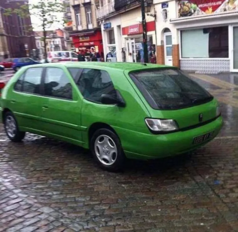 LIMENE LJUBIMCE PRETVORILI U PRAVI KIČ: Uložili puno u svoje automobile, ali rezultati su dosta nakaradni