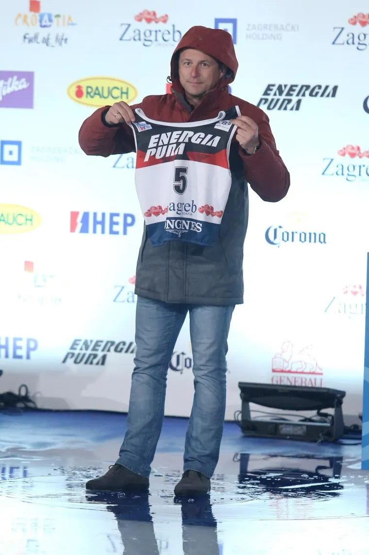 SPEKTAKL U CENTRU ZAGREBU: Skija&scaron;i doklizali po startne brojeve