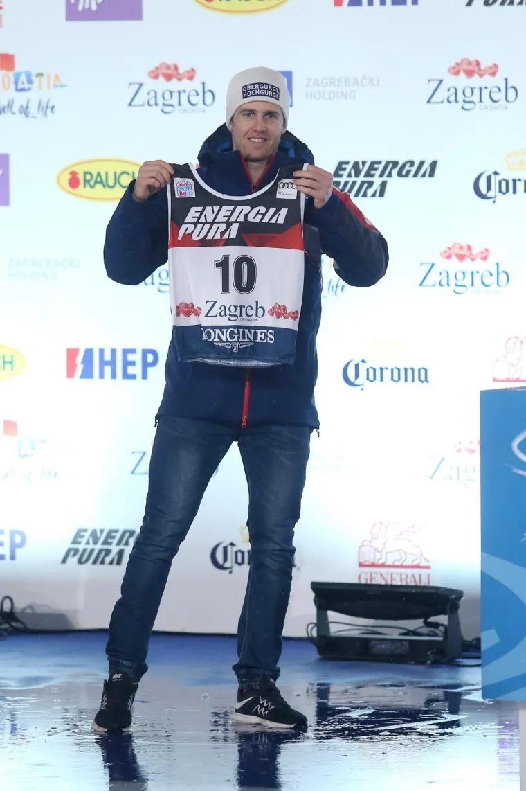 SPEKTAKL U CENTRU ZAGREBU: Skija&scaron;i doklizali po startne brojeve