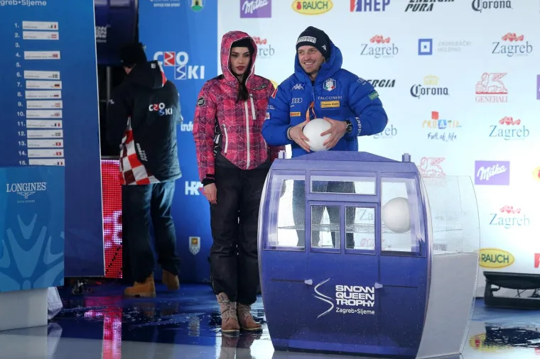 SPEKTAKL U CENTRU ZAGREBU: Skija&scaron;i doklizali po startne brojeve