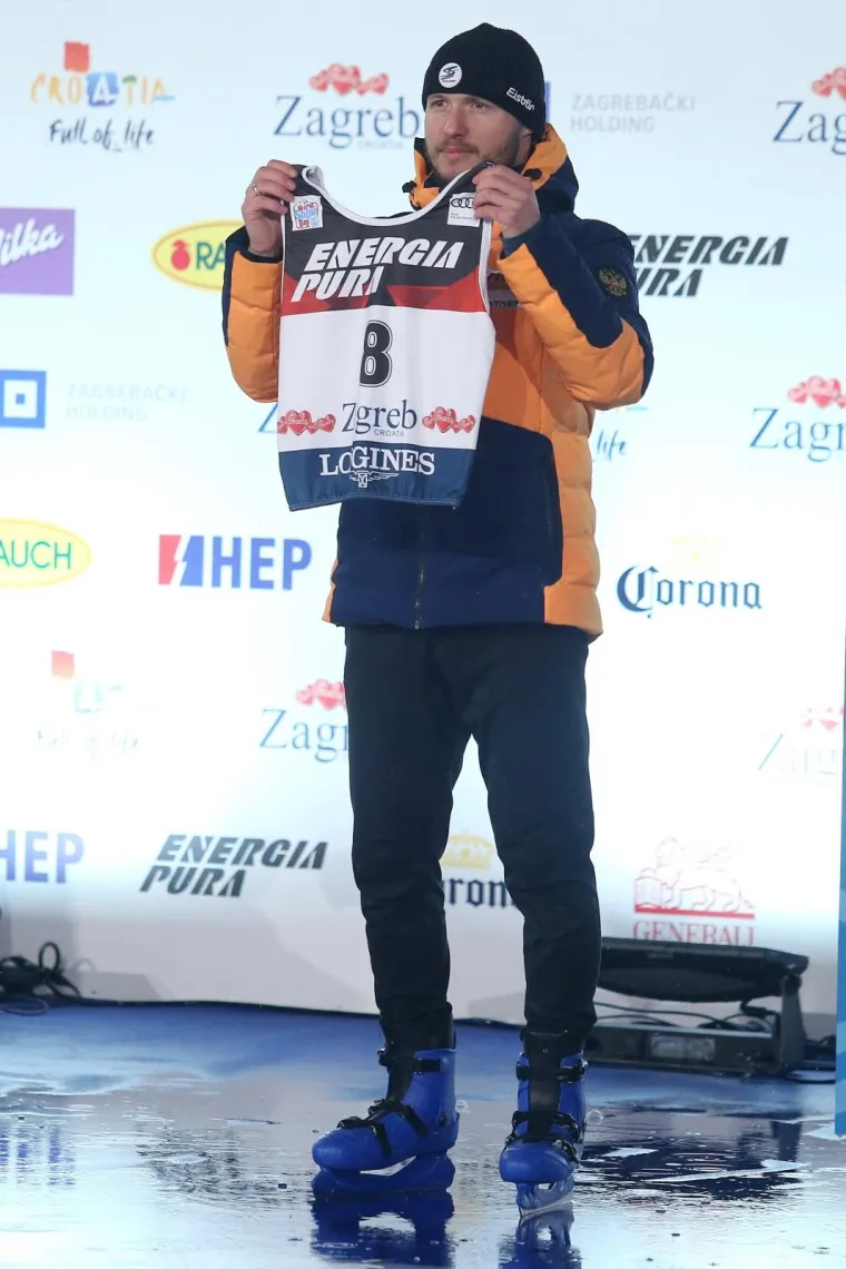 SPEKTAKL U CENTRU ZAGREBU: Skija&scaron;i doklizali po startne brojeve