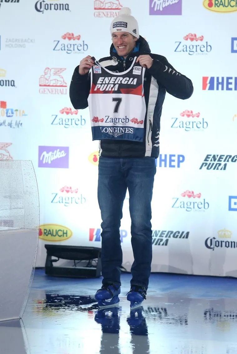 SPEKTAKL U CENTRU ZAGREBU: Skija&scaron;i doklizali po startne brojeve