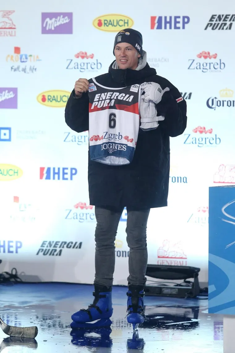 SPEKTAKL U CENTRU ZAGREBU: Skija&scaron;i doklizali po startne brojeve