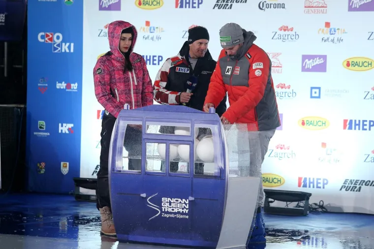 SPEKTAKL U CENTRU ZAGREBU: Skija&scaron;i doklizali po startne brojeve