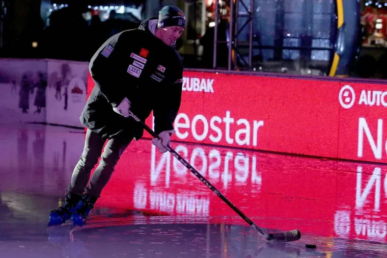 SPEKTAKL U CENTRU ZAGREBU: Skija&scaron;i doklizali po startne brojeve