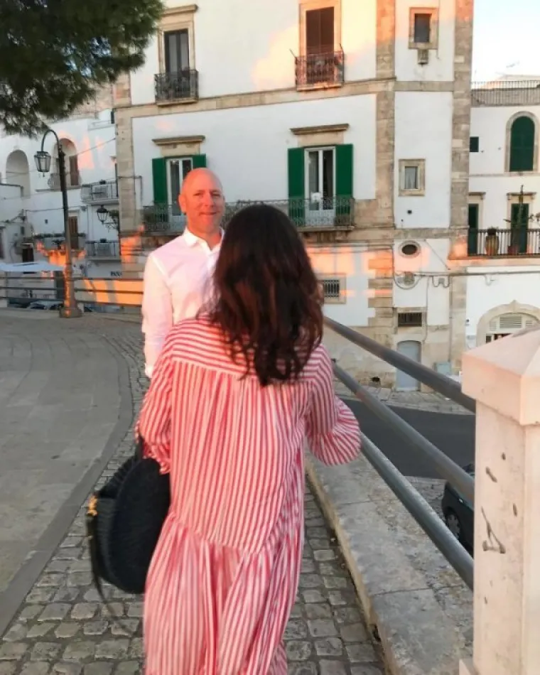 POVJERILI FOTOAPARATE POTPUNIM STRANCIMA: Turisti zamolili prolaznike da ih uslikaju pa dobili urnebesne fotke