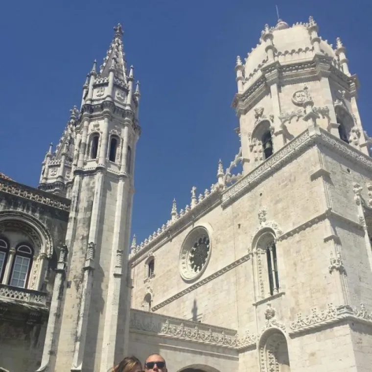 POVJERILI FOTOAPARATE POTPUNIM STRANCIMA: Turisti zamolili prolaznike da ih uslikaju pa dobili urnebesne fotke