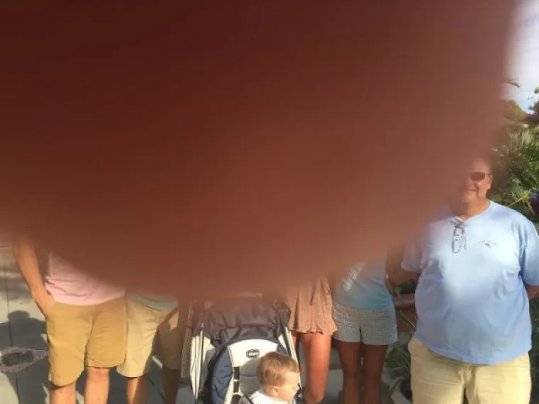 POVJERILI FOTOAPARATE POTPUNIM STRANCIMA: Turisti zamolili prolaznike da ih uslikaju pa dobili urnebesne fotke